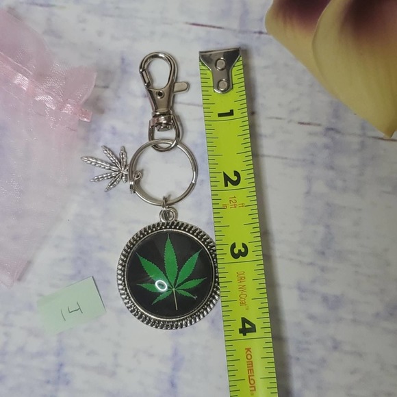 Handmade Leaf Keychain - Picture 2 of 4